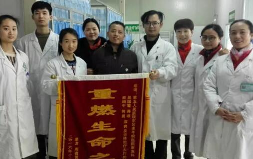 男子中风偏瘫 一年康复让他站起来！.jpg